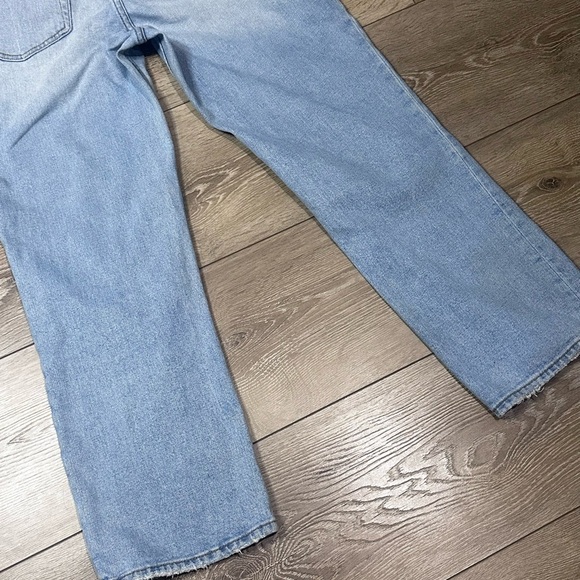 Abercrombie & Fitch Light Wash Zoe Natural Rise Ankle Straight Jeans - Picture 11 of 12